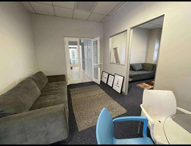 128M² OFFICE TO LET IN LYME PARK